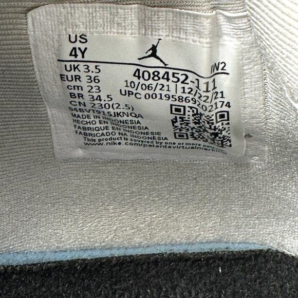 Jordan Retro Sneakers - White and Black - Picture 8 of 9